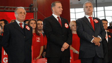 Combinatul Siderurgic Galați (Sidex) – vândut în 2001 pentru doar 70 milioane USD, deși avea dotări de miliarde