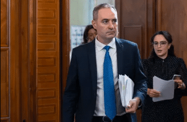 Ministrul Finanțelor, Alexandru Nazare, prins cu firme îngropate în datorii și inactive la ANAF