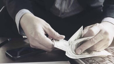 Lăcomie pe bani publici: „Industria Diurnelor” compromite moralitatea din Justiție